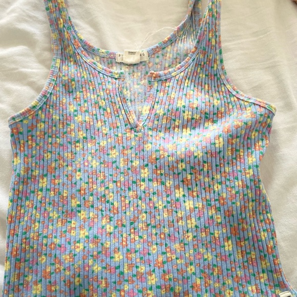 RVCA shorts with FREE Crop top - Picture 4 of 5